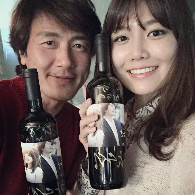 syoungstagram's tweet photo. [INSTAGRAM] syofgg: 한정판 내생애봄날와인❤️ 첫만남때약속하신 90년산와인과 내생봄기념와인까지🍷! #아까워서어떻게마셔요 #thankyou #neverf… http://t.co/qMxNMYmXZO http://t.co/vPXs1XF7JJ