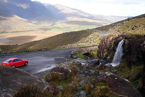 CarsIreland's tweet photo. Suggestion by @drivingdotca for a great driving road in #Ireland. Conor Pass in Kerry. #GTSroutes http://t.co/Yg9s0PSBha