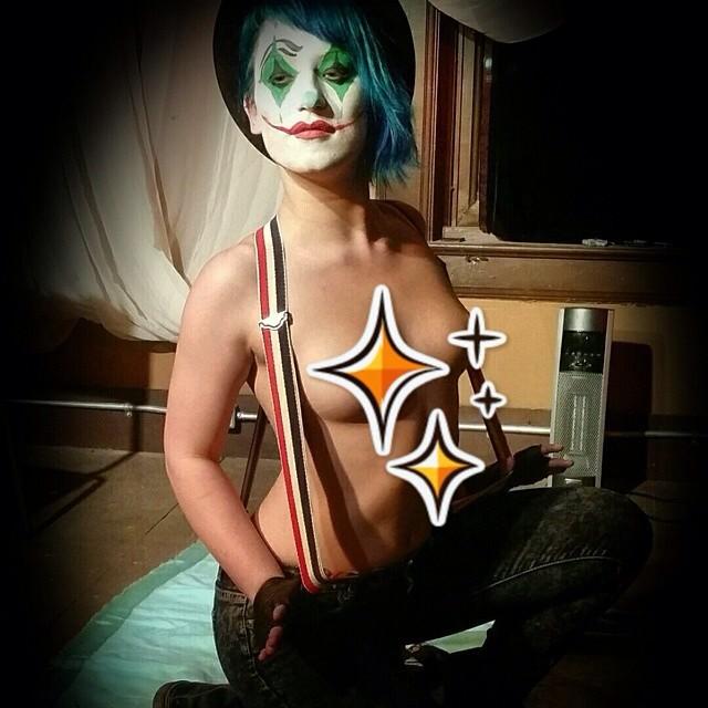 sam_gallery's tweet photo. SAM board member Geanna Dunbar's set &amp; makeup for live drawing class @CreativeCityCtr @justtsarahh_ #joelhustak http://t.co/HZpZAjYSrz