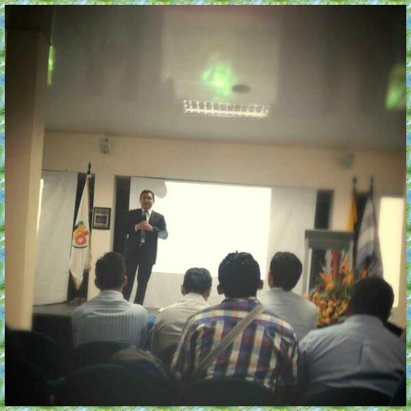 edudj96_edu's tweet photo. #Iniciando #Segundodia #seminariointernacional http://t.co/zwwmnPS5TK
