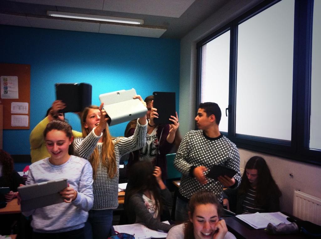 shd_teacher's tweet photo. Scanning QR codes is easy (they say). #SHDENG3F @MartijnVranken @shdilsen http://t.co/vt1E1GtO5m