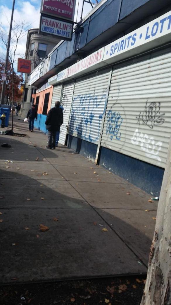 DominicanForce's tweet photo. Bumbs waiting for the liquor store to open
#GetALife #DrinkingFromAm-Pm http://t.co/hRMPKRCfq6