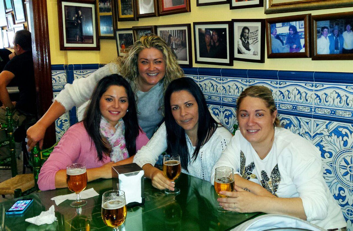 ChariCaj2009's tweet photo. Las de valme! Jajaja@marygg84 @isamgordo @clarita_28 http://t.co/6XVpQX2N3T