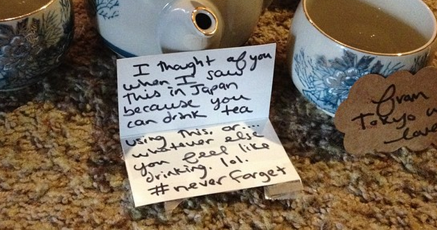 iHeartRadio's tweet photo. #TaylorSwift sent her #Swifties early #Christmas gifts and their reactions are priceless! http://t.co/q9d2gVookm http://t.co/Fxv9zvJZzH