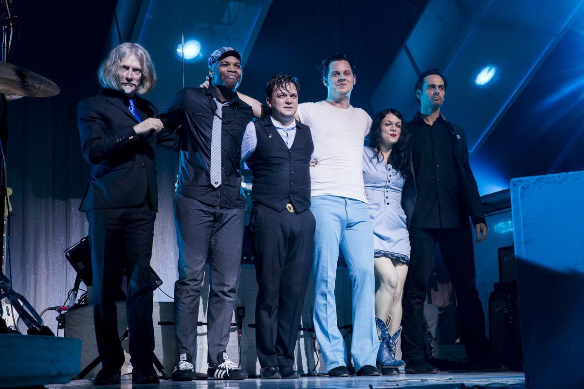 JackWhiteChile's tweet image. Good Luck in Frankfurt, Germany #JackWhite @darujones @basslineroad #DeanFertita #LillieMae #FatsKaplin We love you