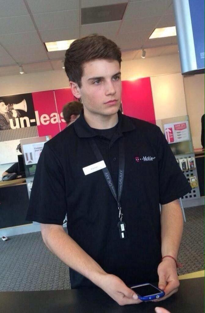 CrawfSmile's tweet photo. #kieranfromtmobile
#alexfromtarget
#stevefromstarbucks
#mattfromredrobin
La vida es cruel 😭😭😭😭😭😭😭🔫 http://t.co/qF2JOYJvF9