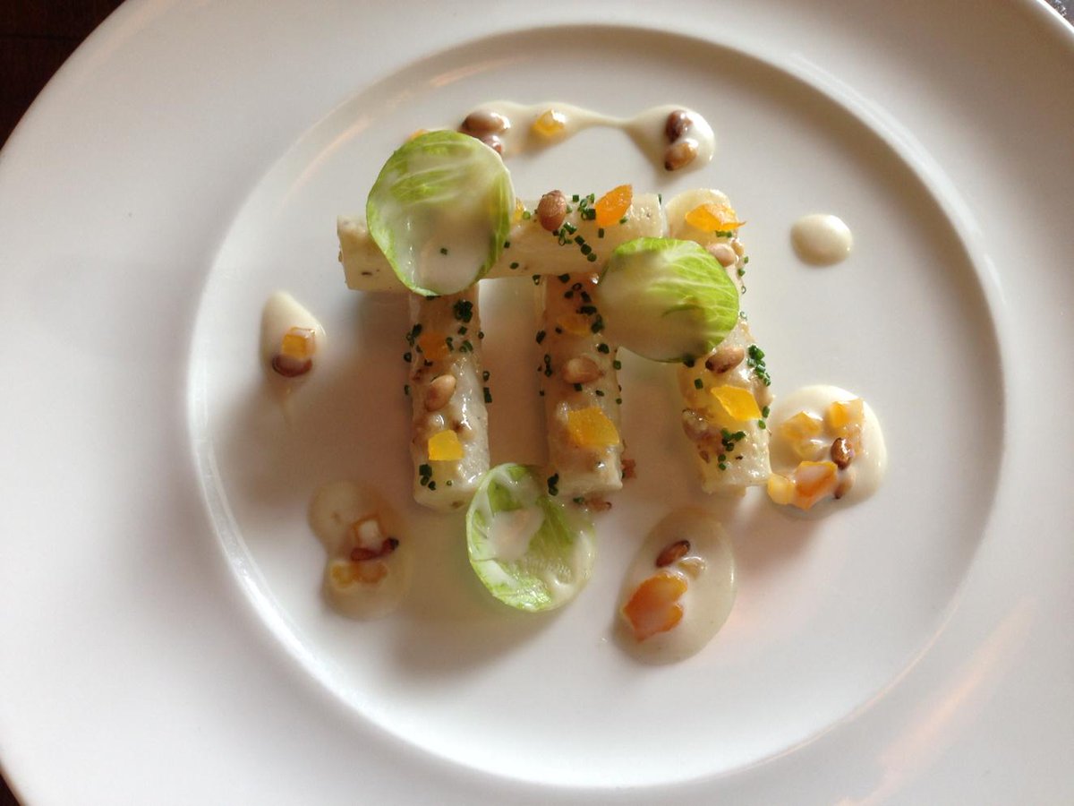 janutol's tweet photo. Working on new menu: braised salsify, romaine and an apricot pesto http://t.co/2GprBMb6Su