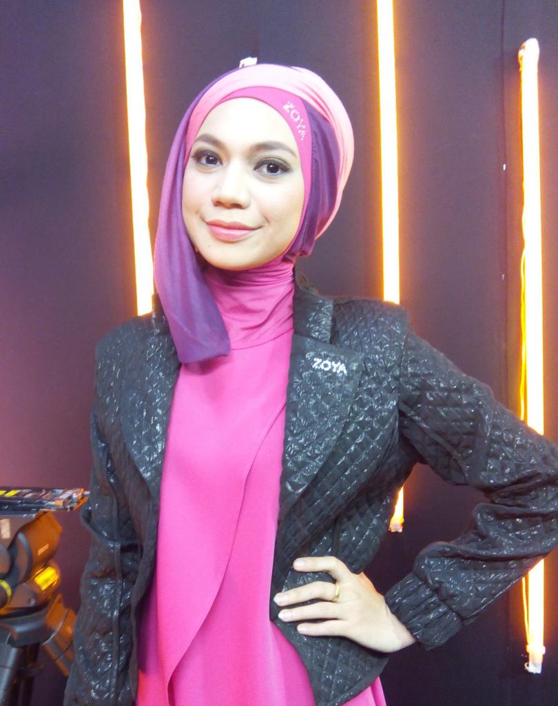 RisingStar_INA's tweet photo. #IndahNevertari siap tampil, nih! Ayo, check-in sekarang juga! #RisingStarINASuper9 http://t.co/oChFcuvAdo