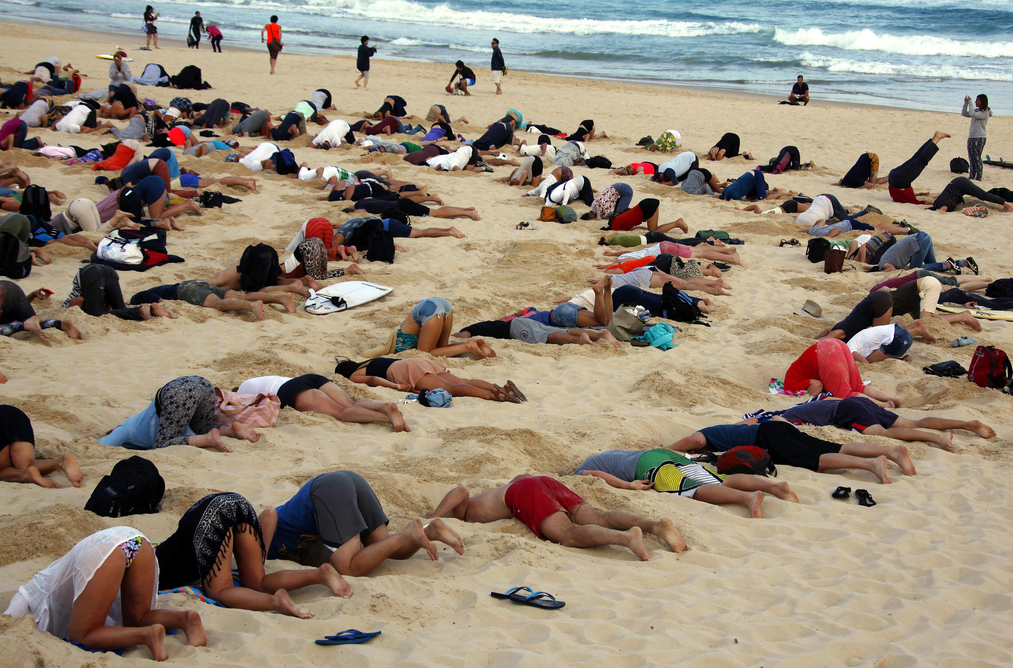 VICE News on X: "400 people buried their heads in the sand on a beach in  Australia: http://t.co/06onVEj6GY http://t.co/v4cChKEvW4" / X