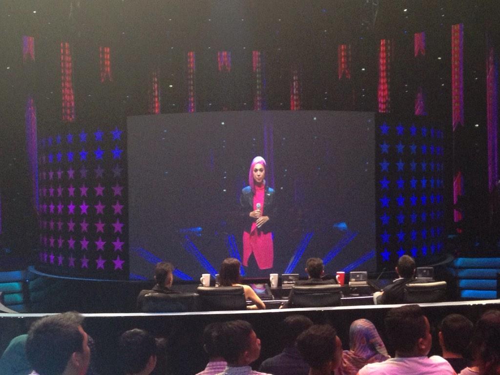 RisingStar_INA's tweet photo. #IndahNevertari sing Rehab by @amywinehouse wow! Very unique voice ;) #RisingStarINASuper9 http://t.co/GghVtAJQdo