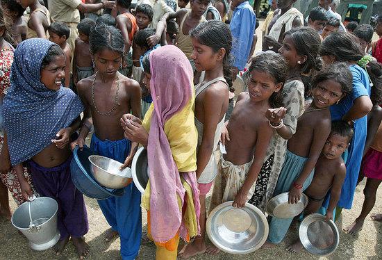 Er_ArvindSahu's tweet photo. Our pm should provide better facility these people to make our country hunger free and healthy. http://t.co/McKwgU35xE
