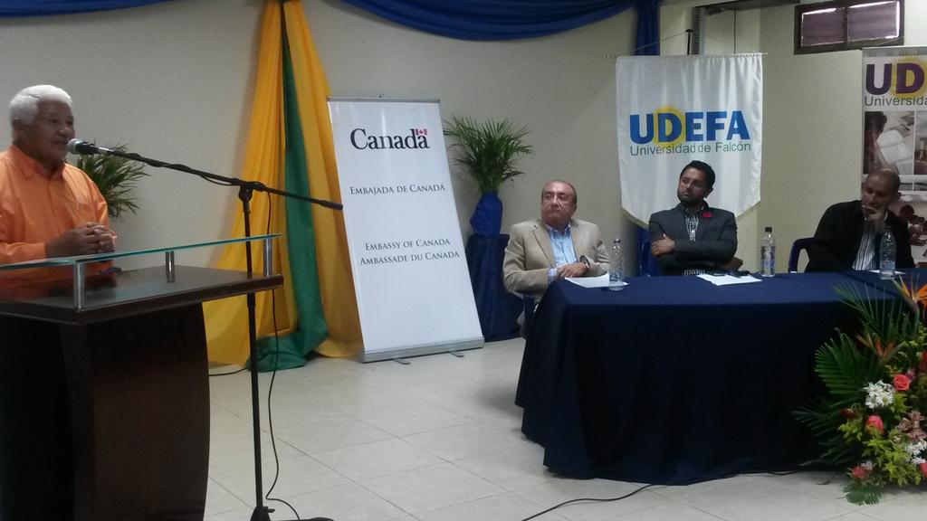 EmbCanVenezuela's tweet photo. Esteban Sánchez de #Asopaba mención especial del #premioDDHH 2013 en #UDEFA @NotiUDEFA #SeHablaDDHH http://t.co/itZHNgHhBW