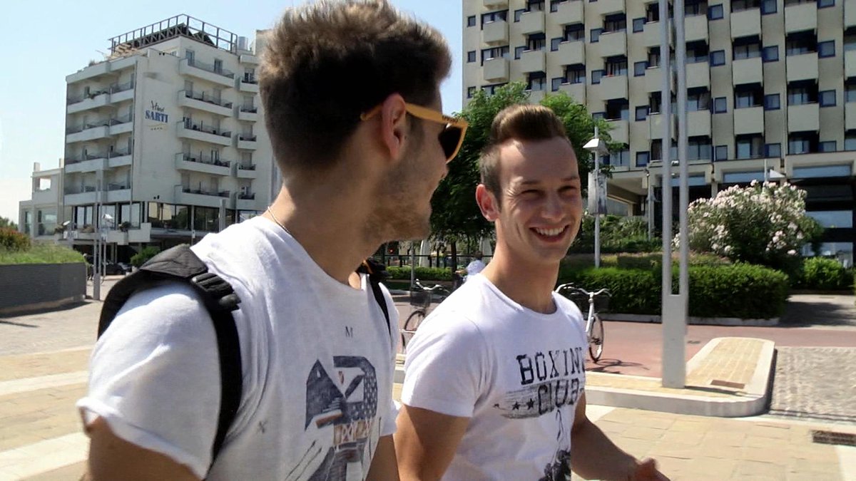 mtvitalia's tweet photo. Ci si vede domani alle 18.10 per la puntata speciale di #motorhome! http://t.co/zOwSAtYDEW