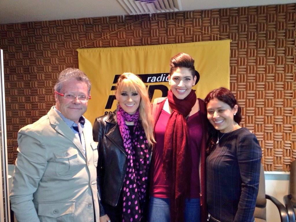 sonymusicmexico's tweet photo. ¡Al aire! @haashoficial en vivo desde @SergioyLupita de #RadioRed . http://t.co/7FaMjjWn9o