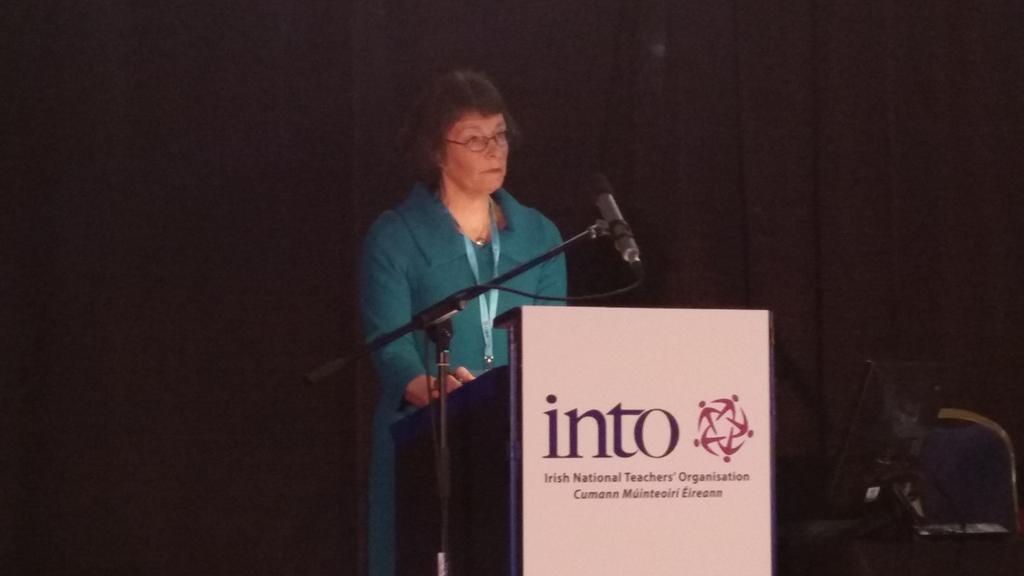 INTOnews's tweet photo. Deirbhile NicCraith 82 pc of teachers under pressure with paperwork #intoed14 http://t.co/dnvCTwvIW4
