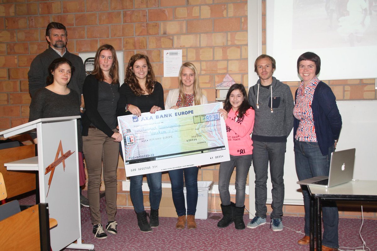collegedik's tweet photo. Klassen #3HW #4HW #5HW #6HW zamelden de laatste weken €792,32 in voor #vzwvanakam voor #India. http://t.co/z8LkbLBp9q