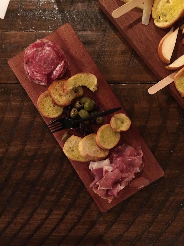 charlotteama's tweet photo. A few delicious photos from the #CAMAComm happy hour on Tuesday @craftgrowler: https://t.co/6A5kqRa5a6 | http://t.co/seLJqf09pd