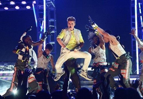 CW_ArrowFans's tweet photo. rt if you're excited for the next tour !

#RollersMusicAwards JustinBieber http://t.co/9GLy19jBL2