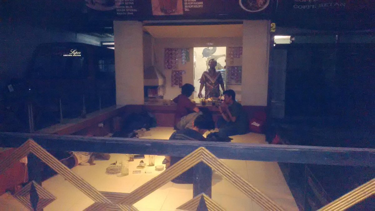 Wer wer di sini bray.. sedikit bocoran suasana cong! Live dari kopi seker!