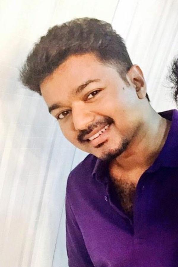 sathya_360's tweet photo. #Young & #DamnCute...#Vijay anna...with favorite french beard..#VIJAY58KicksOffInStyle..! http://t.co/Y6T2GPwZqL