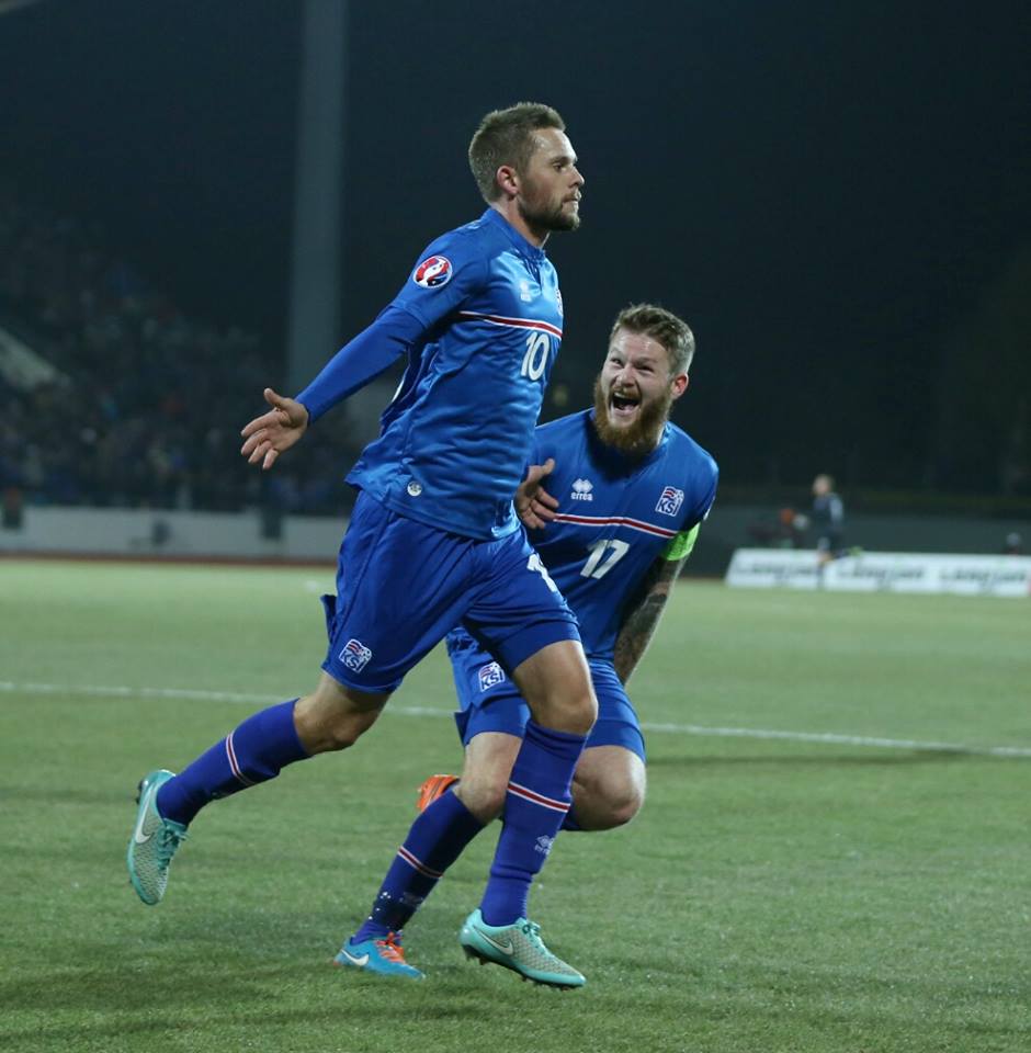 icelandfootball's tweet photo. GIVEAWAY TIME! RT and follow us and you could WIN an official Iceland jersey with a name of your choice on the back! http://t.co/NiwgEncgCE