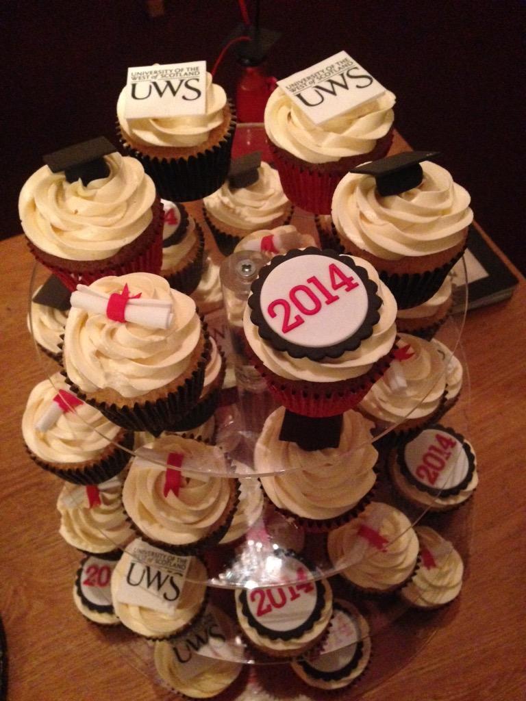 KyJo29's tweet photo. Thanks to Tracy @Tiaracakesuk for these unreal treats the other day! #delicious http://t.co/DtKBLFwhms