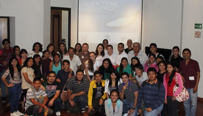 voluntariadocon's tweet photo. Gracias a la @uqroorm por recibir nuestra conferencia sobre "Efectos nocivos del Azucar" @DanielaVara1 http://t.co/Fvgpmv83pw