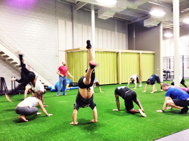 humanvers2's tweet image. More from #balanceday Wednesday. Working on our kick-ups. #shoulderstrength #core #everything