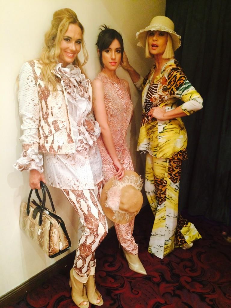 BsAsLamour's tweet photo. ¡Bellezas Argentinas en nuestro desfile! @SilvinaLaProfe Mica Lascano y Carmen Yazalde. http://t.co/SKfOPB1gFK