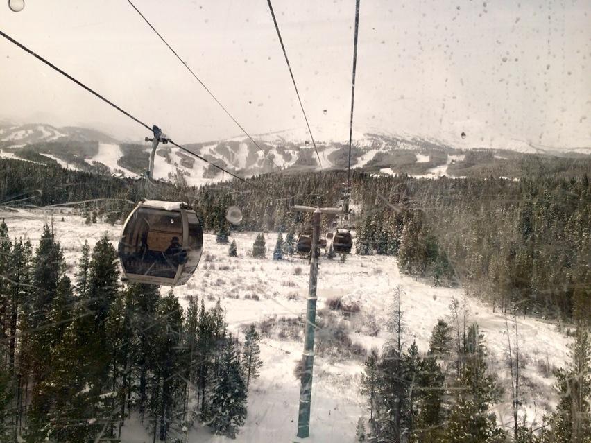 MichelleTuckner's tweet photo. Look at all the snow @breckenridgemtn #BreckOpeningDay http://t.co/gYFZi9NCFx