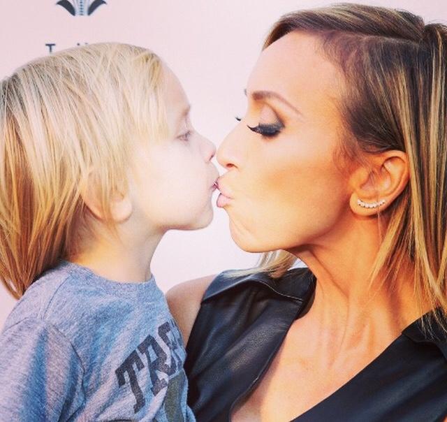 MLselfie's tweet photo. #guilianaRancic #ENews #fashionPolice #redcarpet #Trophykid #tee http://t.co/DXC6ZBhxW2 #DILASCIA http://t.co/E7gNoDCSQB