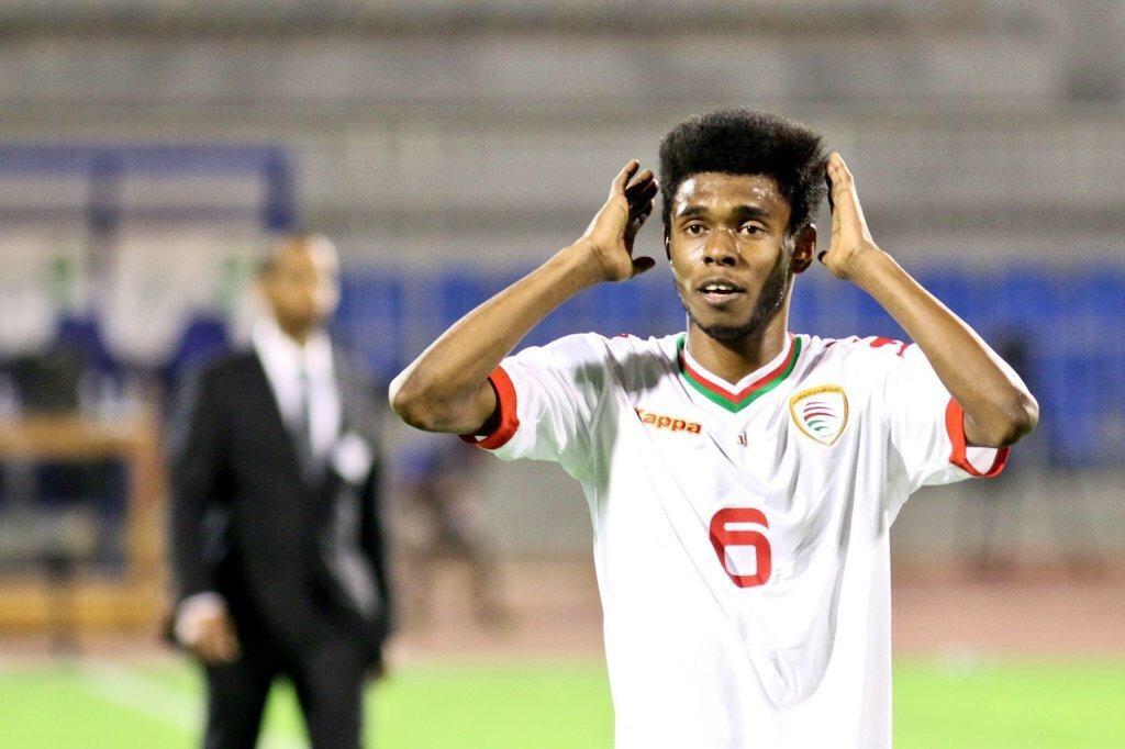 EM2ME2's tweet photo. اللاعب رائد إبراهيم يطلب من جماهيرناعلى المدرجات إيقاف الهتافات والتشجيع فور رفع أذان العشاءفي المملكة
#ساندوا_الأحمر http://t.co/LPQ5PStYdv