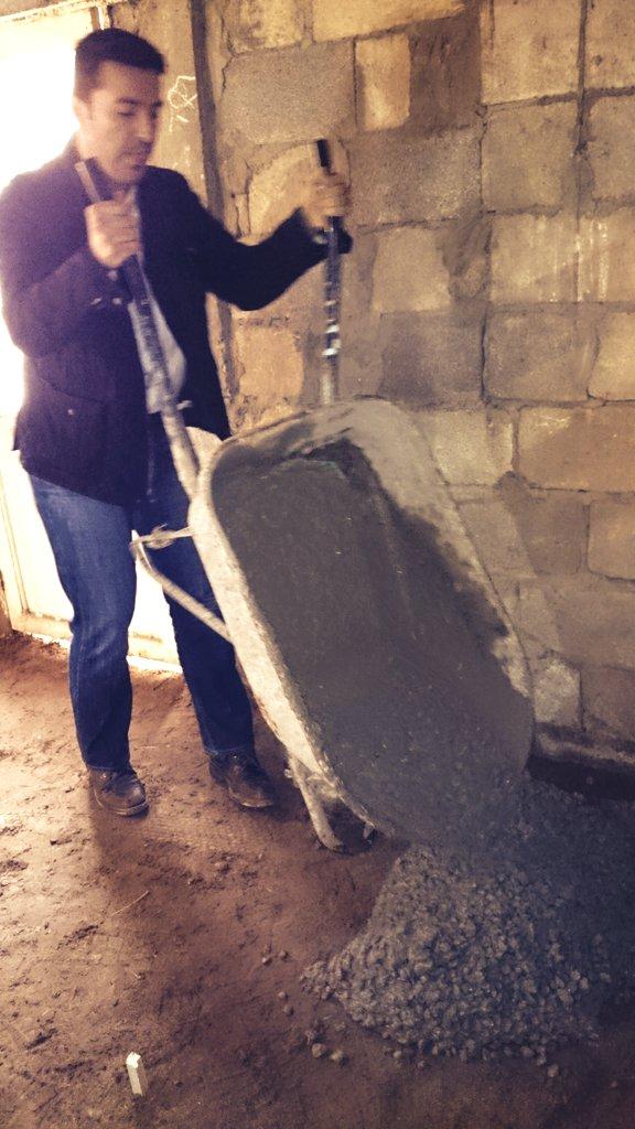 100 obras #Coahuila Programa Piso Firme Ej San Luis #Torreón <a href="/rubenmoreiravdz/">Rubén Moreira</a> <a href="/rigofuentes/">RodRigo Fuentes Ávila</a> <a href="/mrikelme/">Miguel Riquelme</a> <a href="/Fer_Villarreal/">Fernando Villarreal</a>