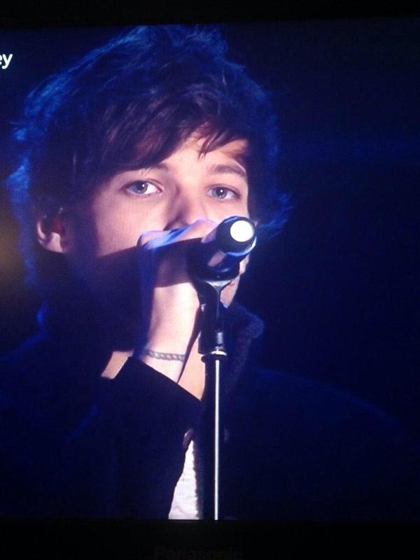 tomlinstummy's tweet photo. 1 jour sépare ces deux photos http://t.co/OgtcfexsMn