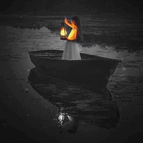 77UU7's tweet photo. دوما هناك شخص يبعث في نفسك السعادة ولو كان بعيدآ ⬅️ http://t.co/XwtBifV5Lf