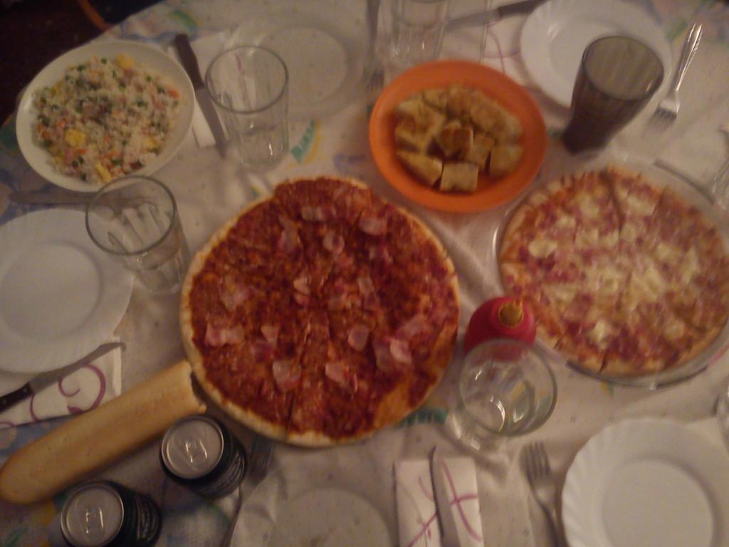 cristinanomas's tweet photo. Nos vamos a poner cerdas @Garmuchispitas @Andreiitaa_91_  @cristinanomas @irenitarb15 http://t.co/HqKTOivGiV