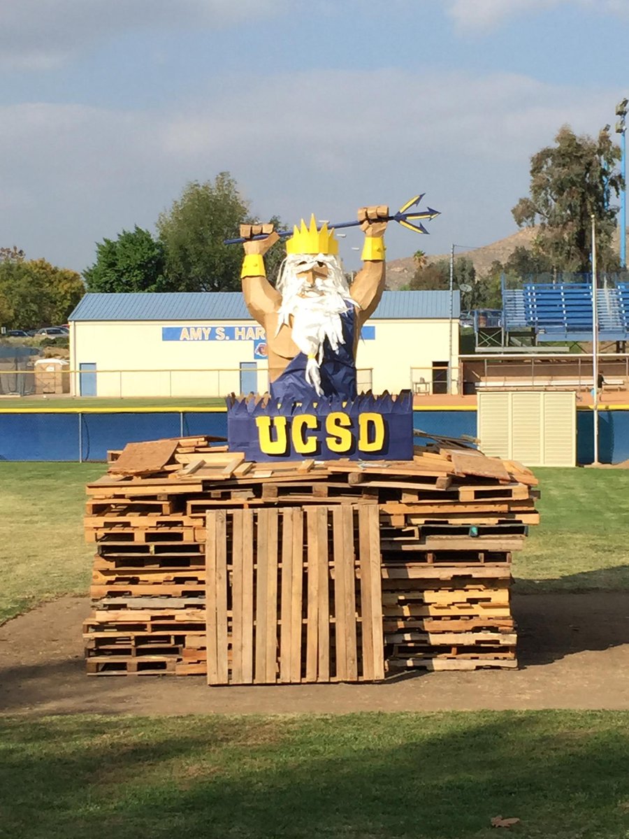 We're burning the UCSD Triton tonight! 6pm by the softball field! #UCRHomecoming #UCR