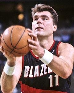 DigHimUp's tweet photo. After a long week of hard work, how can you not think of Mr. Blue Collar himself, Arvydas Sabonis? #DigHimUp http://t.co/HJSJTwWXiO