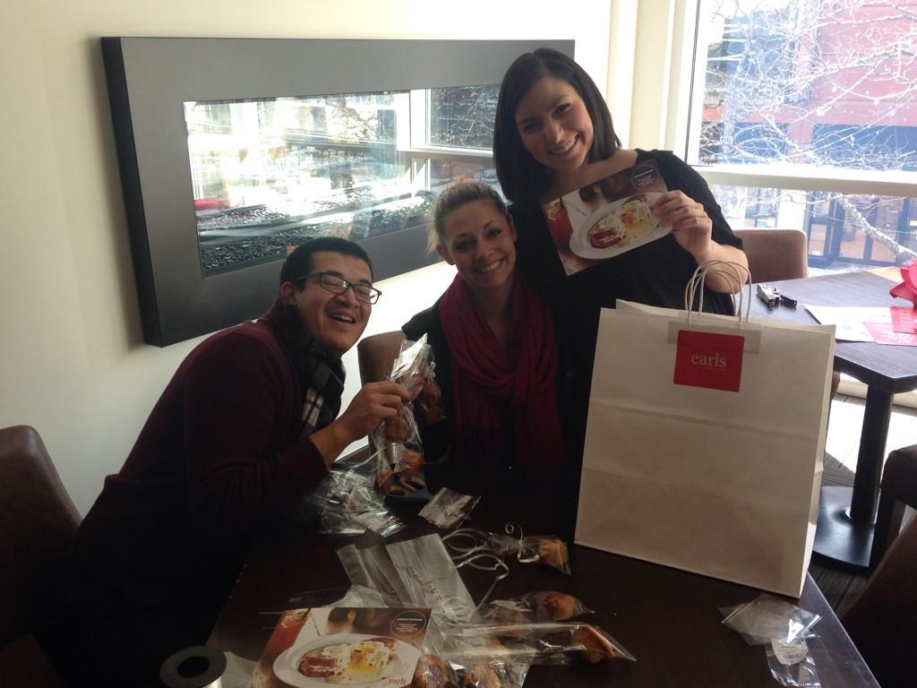 sanjay_venu's tweet photo. @earlsdenver street team in full swing!! Brunch this weekend and every weekend 11am -3pm! Come see us!! http://t.co/jq0FcvqXaN