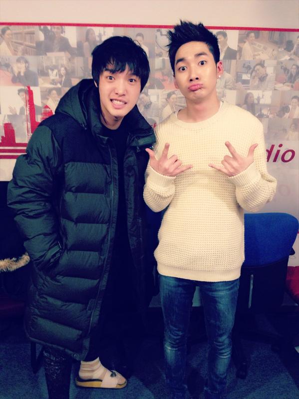 Arab_NUEST's tweet photo. [صور] 141114 تحديثات ميوزك أكسس
كريزي نو &amp; أرون
#NUEST #뉴이스트 #아론 #crazyno http://t.co/aHKVsVf6X4