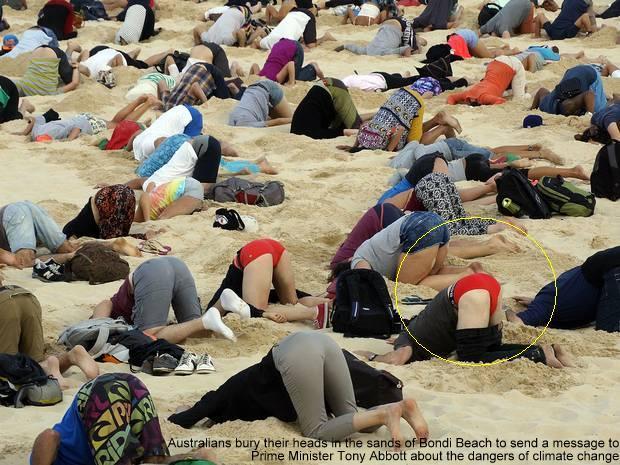 div_hunter's tweet photo. @_youhadonejob #climatechange I'll take climate change rather than pull my pants down &amp; bury my head in sand in Aus! http://t.co/pYxCJnpmU2