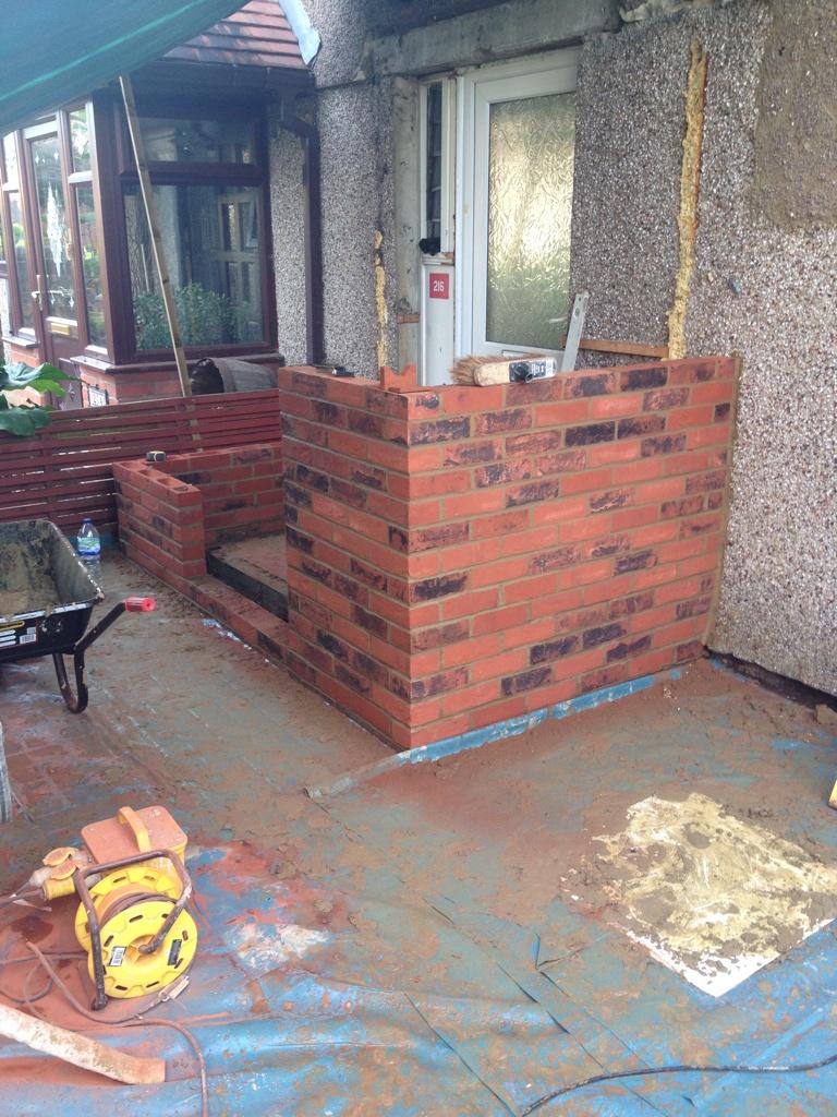 ExtendablesLtd's tweet photo. The brickwork for this porch had to be finished today . Good old make shift cover saved the day .
The Extendables ltd http://t.co/utAAsCW4pw