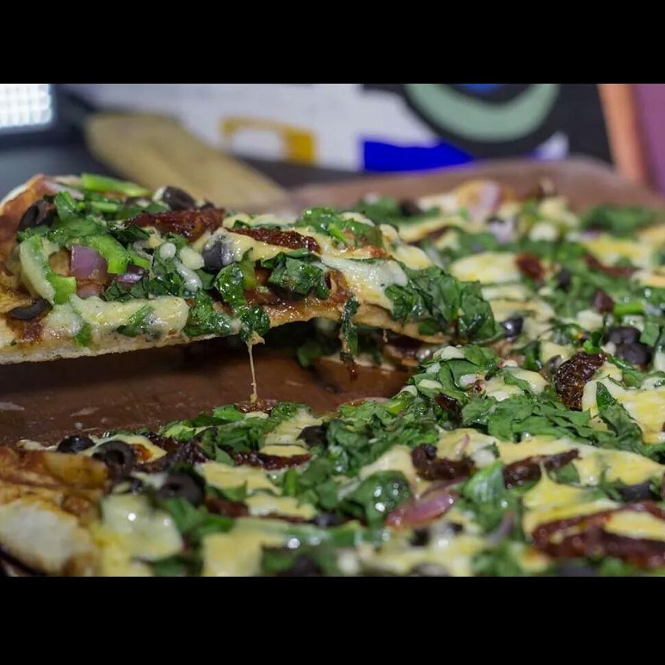 Dejare esto por aquí y les invito a que vengan a almorzar con nosotros, ya abrimos nuestro comedor desde las 12pm.