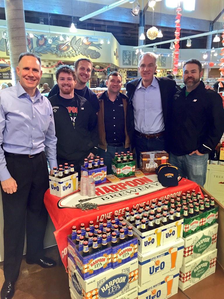 harpoonbrewery's tweet photo. We've got quite a crew @WholeFoods. Try a sample, grab a pint &amp; take some home for the wknd! #harpoonroadtrip #ATL http://t.co/97gvV2CeB9