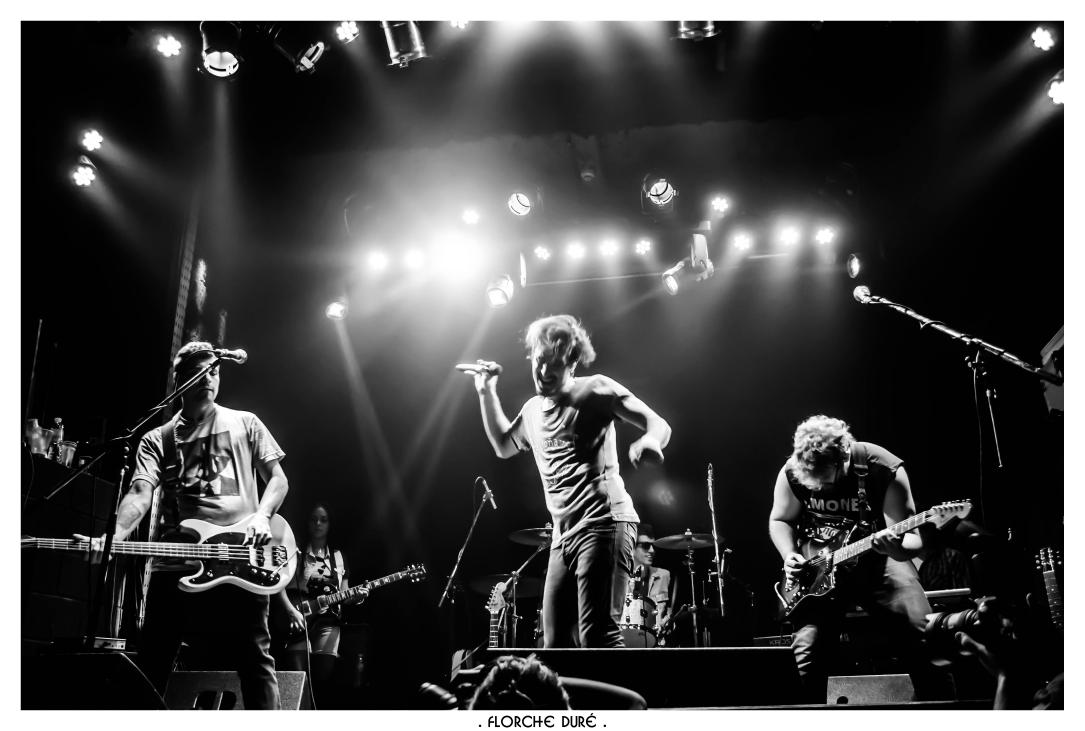 AtomsForPeace_'s tweet photo. Algunas postales que quedaron del recital de @TheHoffmansOk en el Uniclub cerrando el #FuckingTour . http://t.co/eBn2VIuR6R