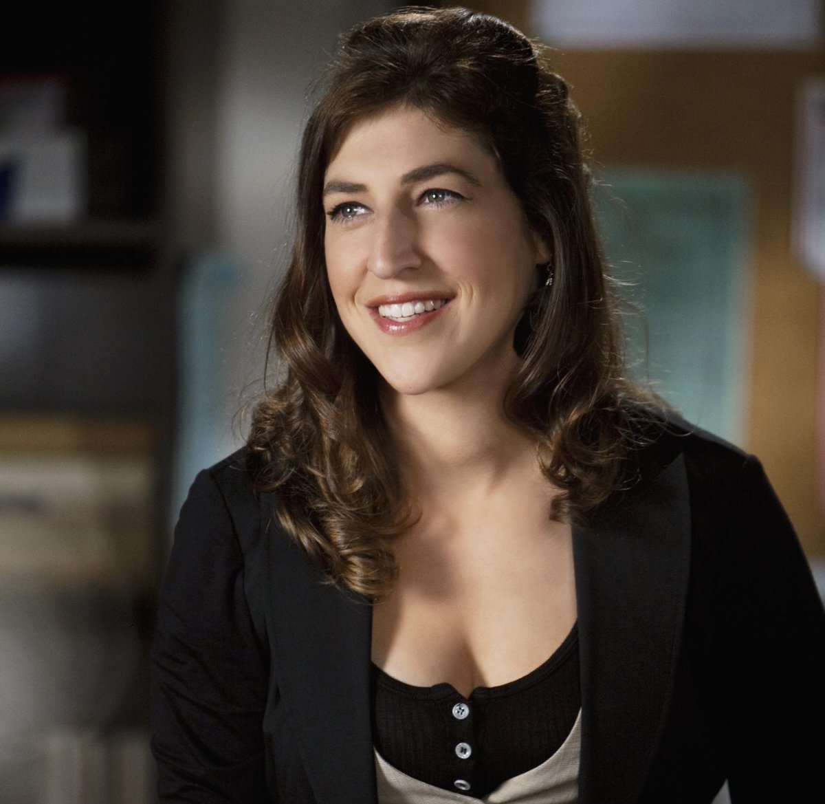 TheView's tweet photo. RT if you love @BigBang_CBS! And 'favorite' if you're excited to watch @missmayim on #TheView tomorrow! http://t.co/OSU358i63K