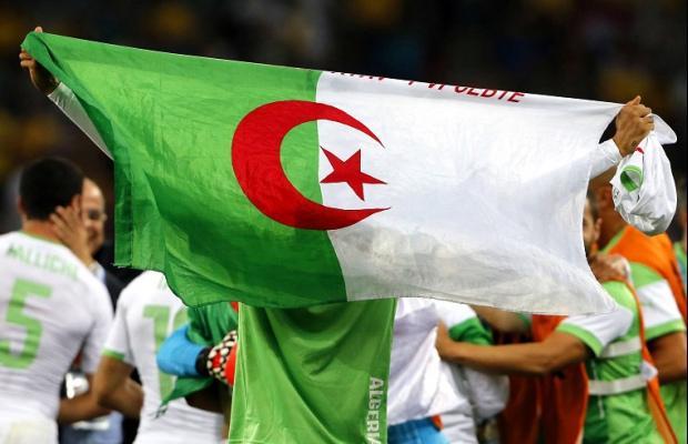 salsabi97306968's tweet photo. L'Algerie mon amour ..croisson ettoile pour toujours #Nchalah la victoire @feghouliSousou @BougherraDz @Elkhadratv http://t.co/1b5aRLa8nM