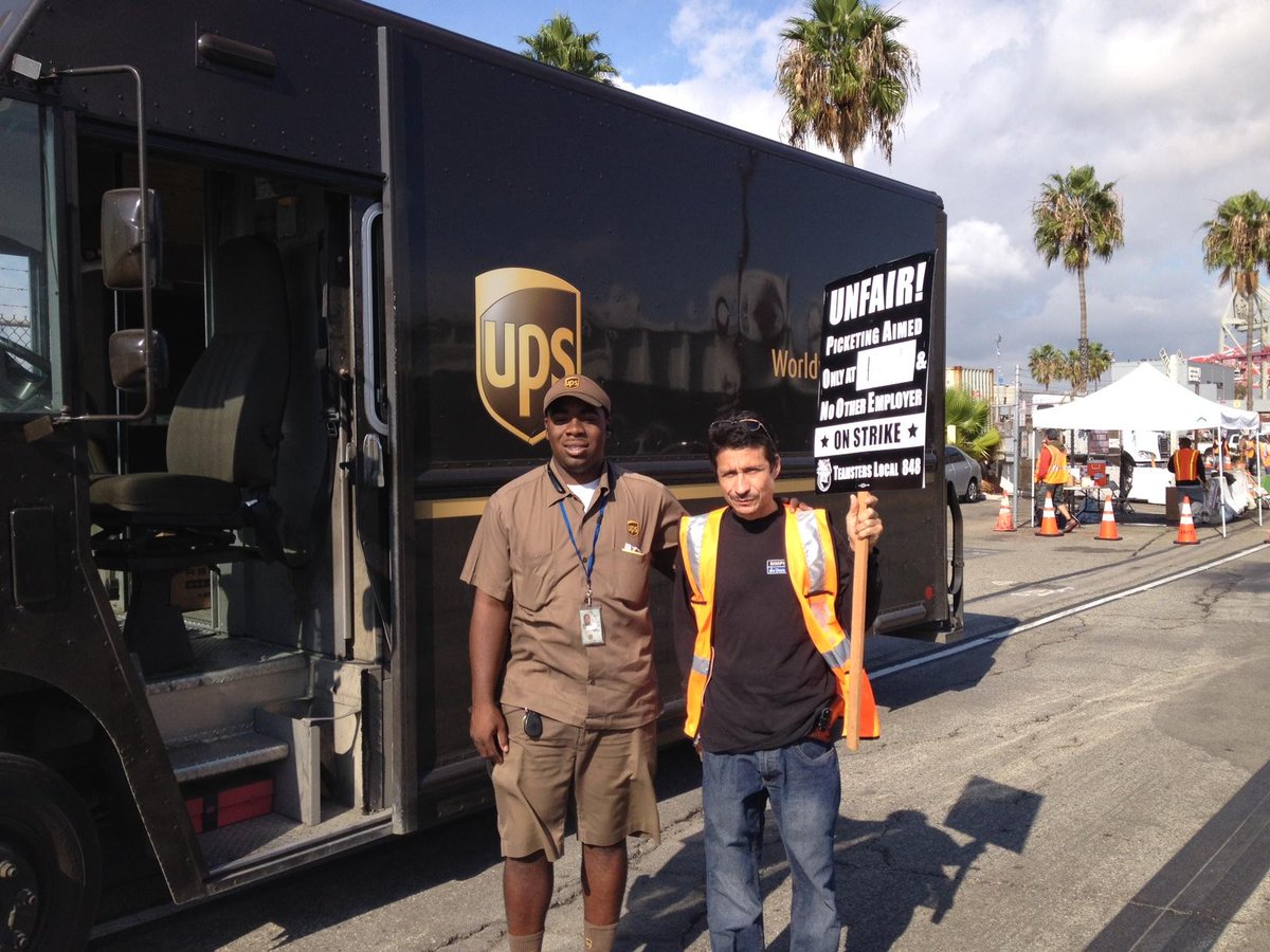 PortDriverUnion's tweet photo. UPS driver supports port drivers by refusing to cross picket line @ LBCT terminal. @Teamsters #portstrike #solidarity http://t.co/WGUZDt3MCN