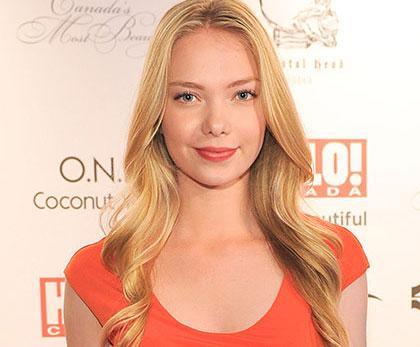 HelloCanada's tweet photo. Actress @EmiliaaMcCarthy ‘I have a huge girl-crush on Michelle Williams!’ We have to agree! http://t.co/1JaURXqjmb http://t.co/uS4zozrR4H