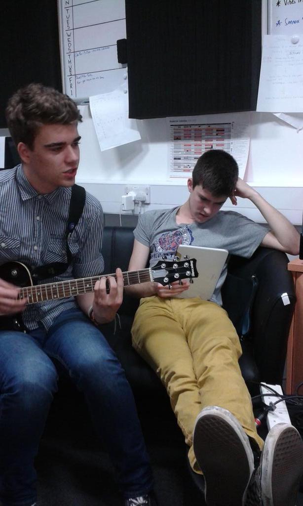 ProjectGroveRec's tweet image. In the studio with @RoHowa and @XFireOfficial tonight! @MattAnnecharico @asemoe93 and @RebeccaAlberts is here too :)